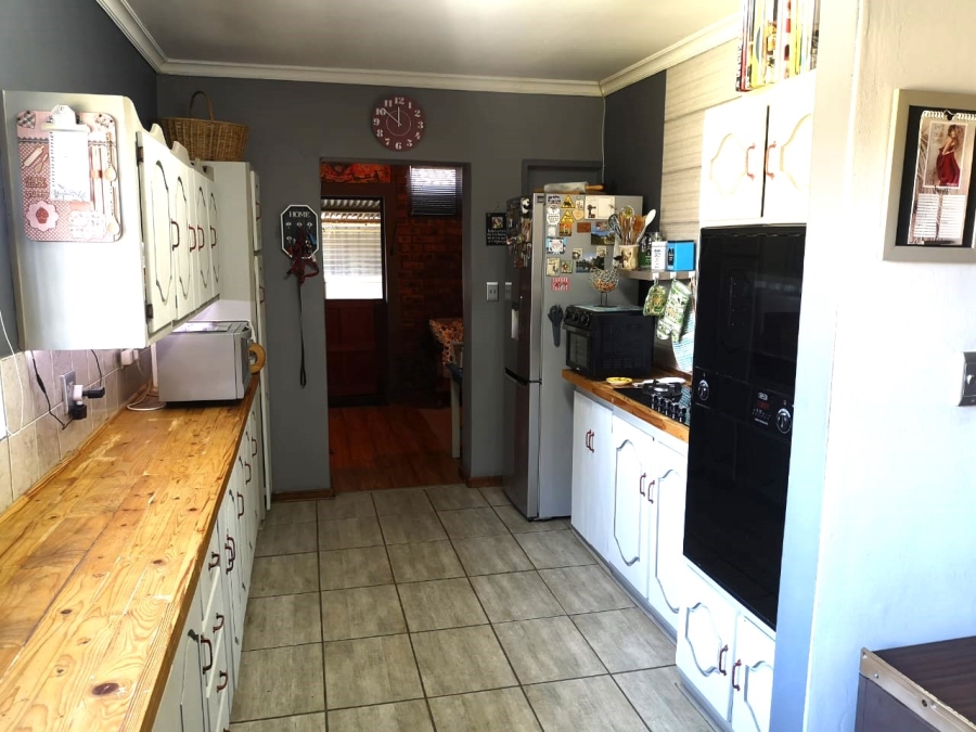 4 Bedroom Property for Sale in Campher Park Eastern Cape